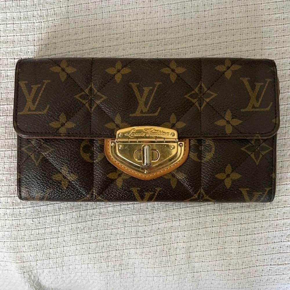 Collectible louis vuitton etoile sarah wallet .
